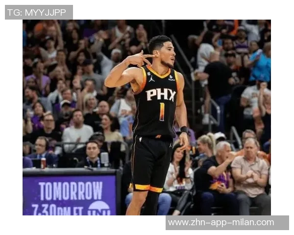 布克半场表现稳定9投4中贡献11分1助攻展现中规中矩的实力 布克半场表现稳定9投4中贡献11分1助攻展现中规中矩的实力